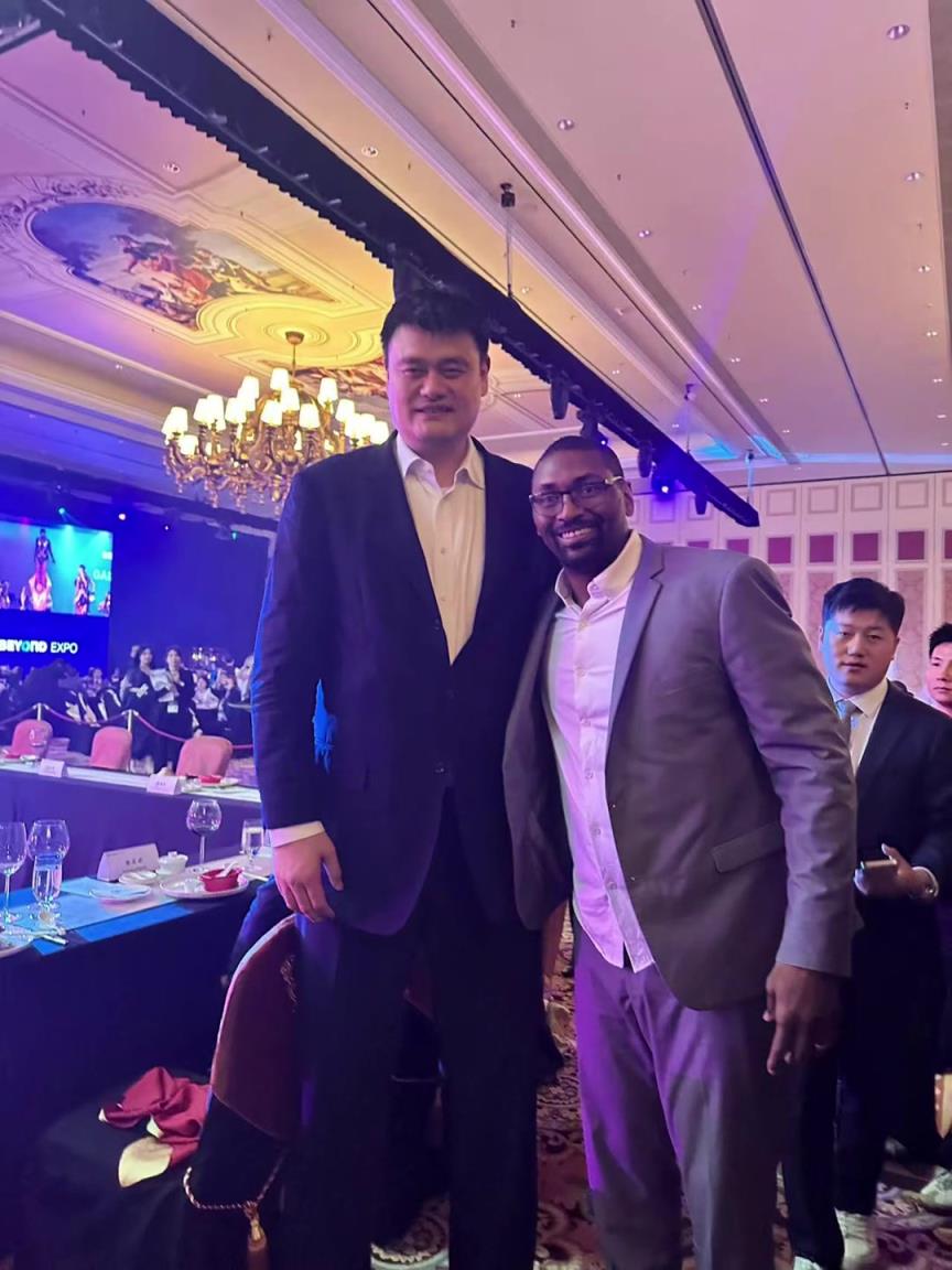 阿泰斯特曬與姚明合照：這是我最喜歡的隊友 姚??！