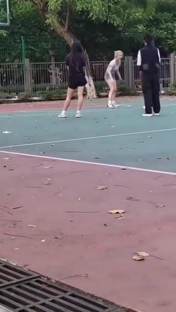 上來就背打女生的男人，真的活該沒有女朋友啊